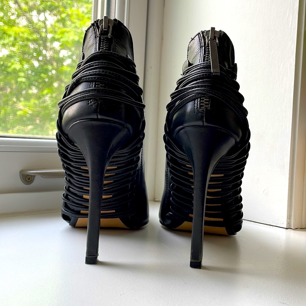 Black heals - Picture 5 of 7